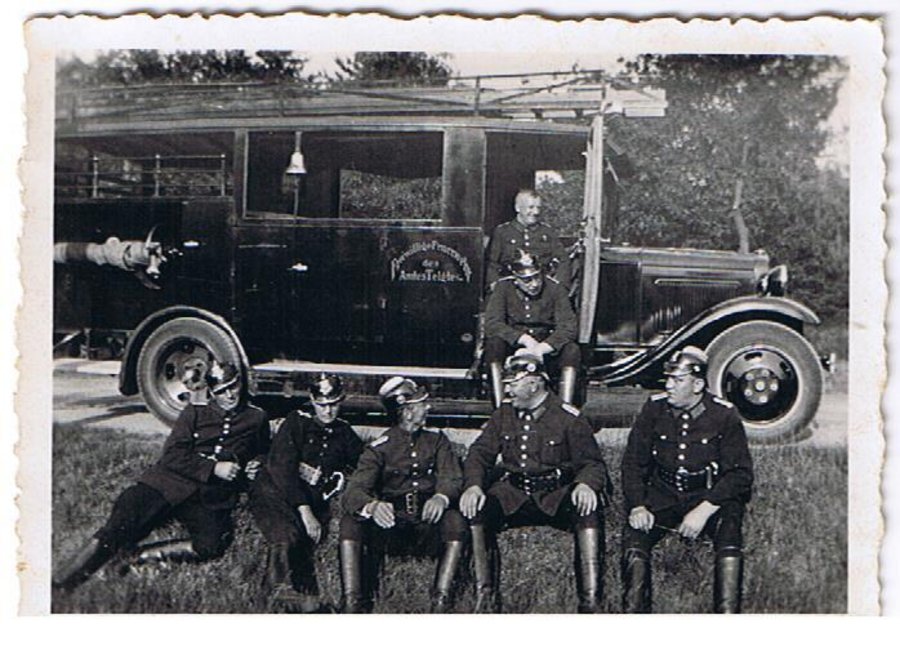 Mannschafts- und Gerätewagen mit Motorspritze
