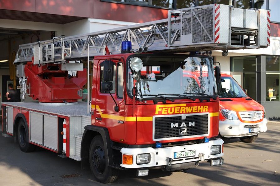 Drehleiter mit Korb DLK 23 / 12