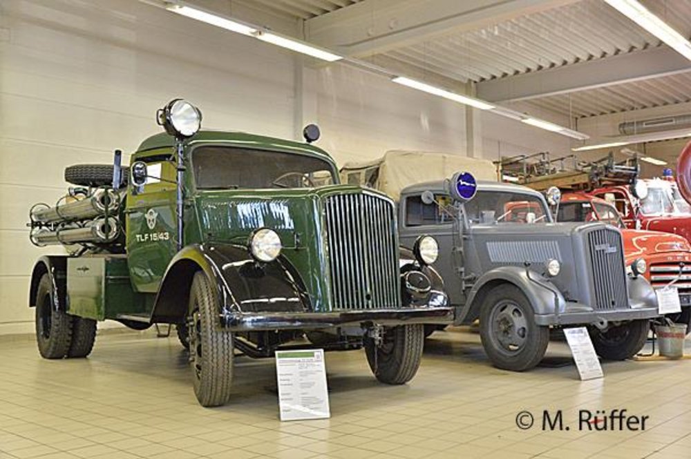 Im Feuerwehrmuseum Bayern in Waldkraiburg steht ein TLF 15/43 in Tannengrün. Foto: Michael Rüffer
