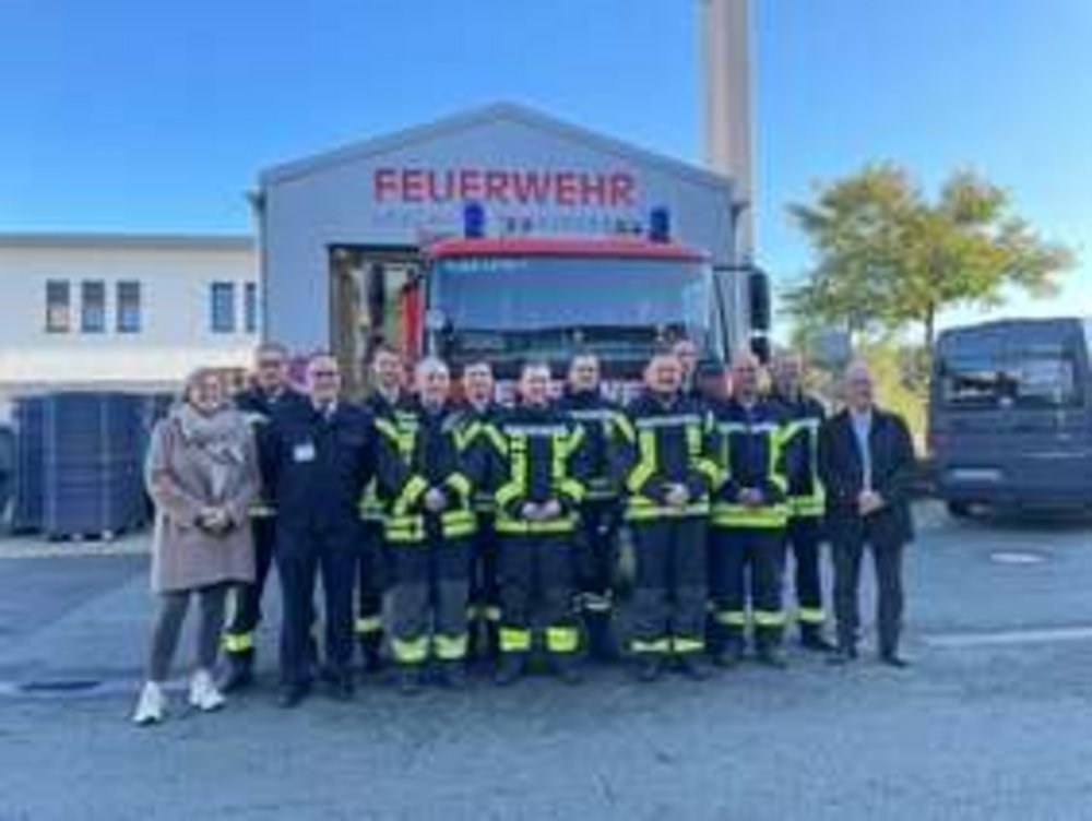 Die Löschgruppe Winkhaus mit Tatjana Hansen (Ordnungsamt Telgte), Lutz Mahler (LDF FF Telgte) und Peter Hordt (Standortverantwortlicher Winkhaus Telgte)