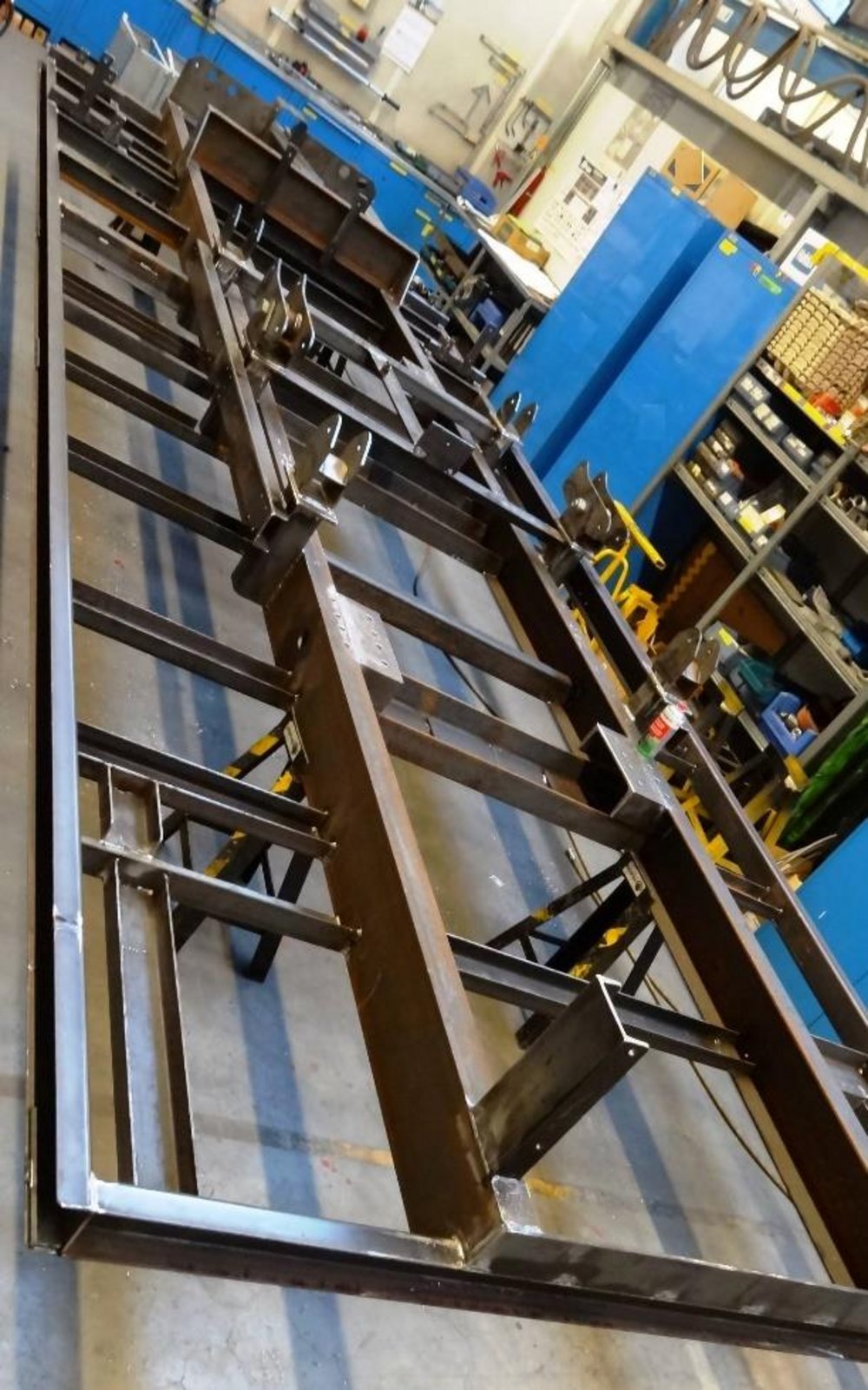 9300 cm 3 Motor und Stromgenerator