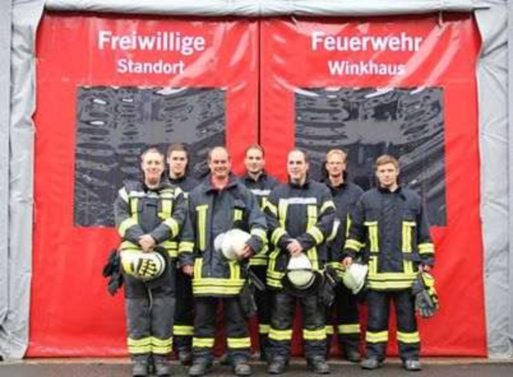 Ein Teil der Löschgruppe Winkhaus vor ihrem „Gerätehaus“