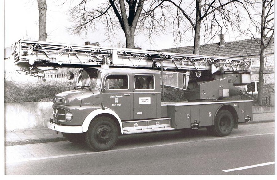 Drehleiter mit Korb DLK 23 / 12